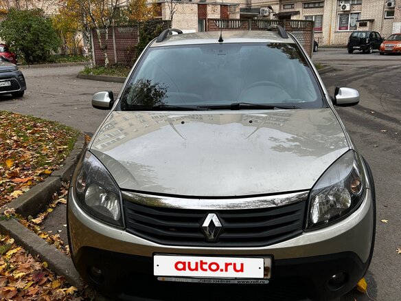 2014 Renault Sandero Stepway I, бежевый, 800000 рублей