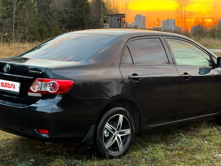 2011 Toyota Corolla X (E140, E150) Рестайлинг, чёрный, 750000 рублей, вид 3