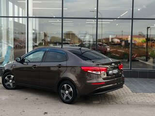 2016 Kia Rio III Рестайлинг, коричневый, 959000 рублей, вид 4