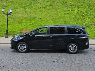 2021 Toyota Sienna IV, чёрный, 3299999 рублей, вид 5