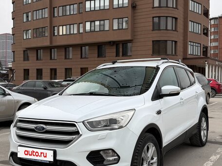 2018 Ford Kuga II Рестайлинг, белый, 1900000 рублей, вид 1