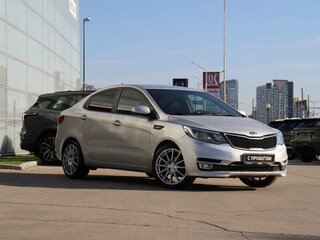 2016 Kia Rio III Рестайлинг, серебристый, 1096000 рублей, вид 3