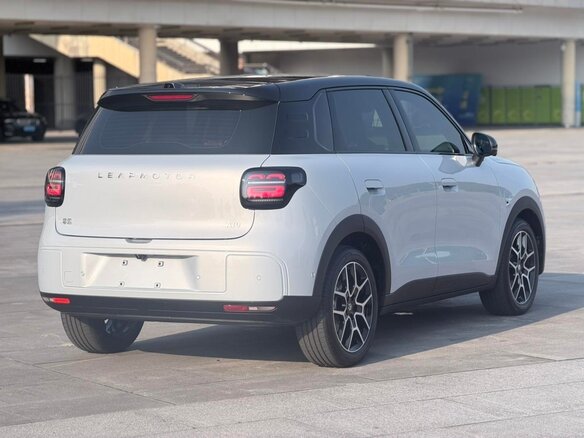 2026 Leapmotor A10 53 kWh, чёрный, 2070034 рублей - вид 3