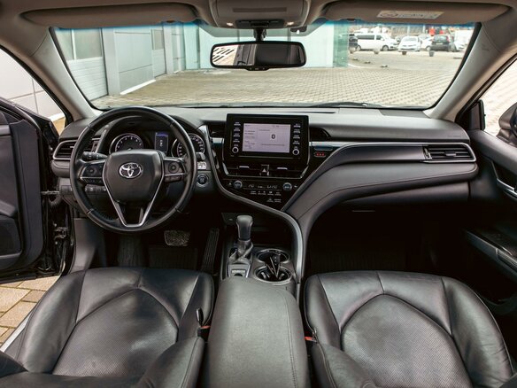 2021 Toyota Camry VIII (XV70) Рестайлинг, чёрный, 2545000 рублей - вид 15