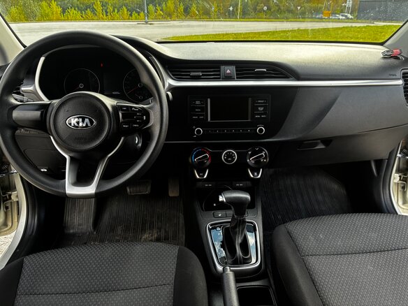2020 Kia Rio IV Рестайлинг, серый, 1550000 рублей - вид 8