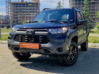 2025 Lada (ВАЗ) Niva Travel I Рестайлинг, чёрный, 1498100 рублей, вид 3