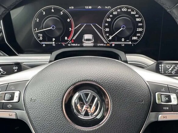 2020 Volkswagen Touareg III, чёрный, 6100000 рублей - вид 6