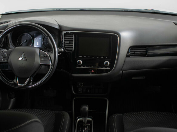 2020 Mitsubishi Outlander III Рестайлинг 3, белый, 1799000 рублей - вид 11