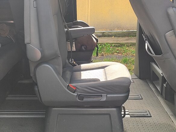 2006 Volkswagen Multivan T5, чёрный, 1100000 рублей - вид 12