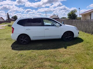 2009 Kia Carens II (UN), белый, 520000 рублей, вид 2