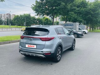 2020 Kia Sportage IV Рестайлинг, серебристый, 2550000 рублей, вид 4