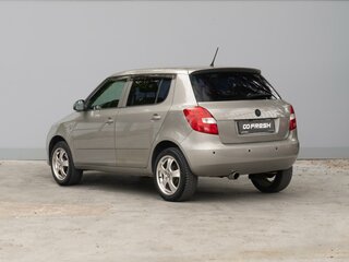 2011 Skoda Fabia II Рестайлинг, серый, 679000 рублей, вид 2