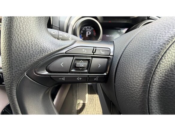 2022 Toyota Yaris IV, белый, 1061000 рублей - вид 12