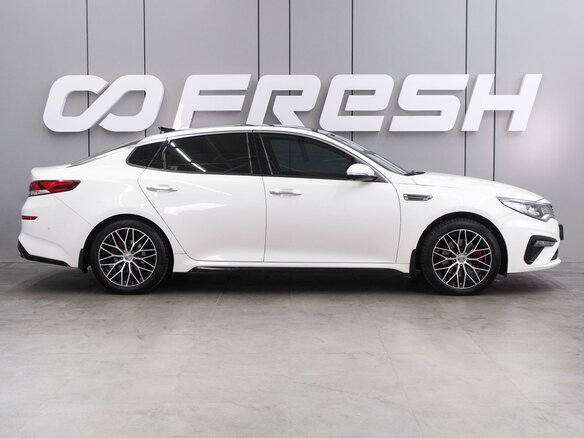 2019 Kia Optima IV Рестайлинг, белый - вид 4