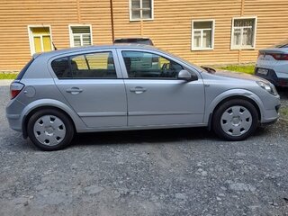 2005 Opel Astra H, серебристый, 430000 рублей, вид 1