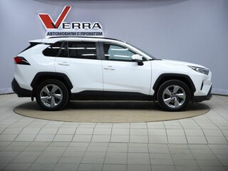 2019 Toyota RAV4 V (XA50), белый, 2850000 рублей, вид 4