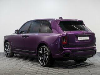 2025 Rolls-Royce Cullinan Black Badge I Рестайлинг (Series II), фиолетовый, 55790000 рублей, вид 4