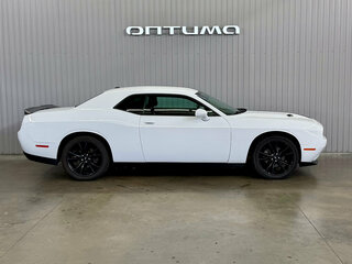 2017 Dodge Challenger III Рестайлинг 2, белый, 2647000 рублей, вид 4
