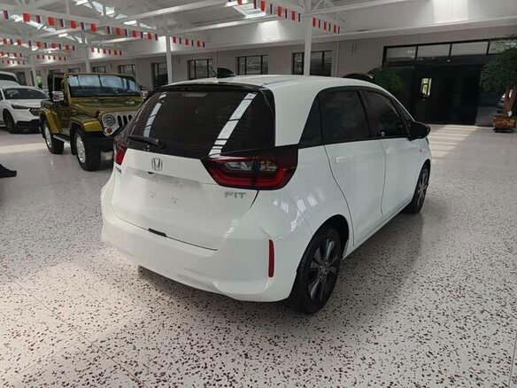 2022 Honda Fit Crosstar IV, белый, 980000 рублей - вид 5