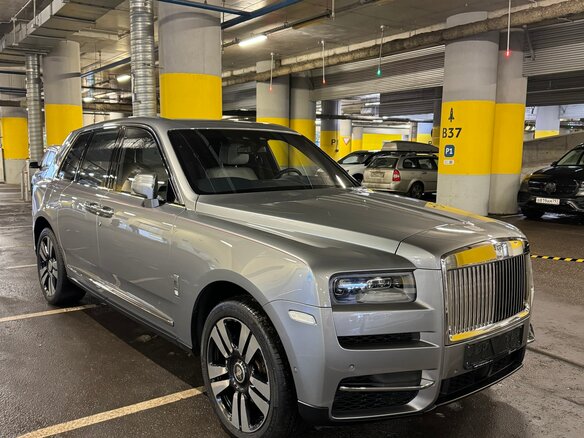 2020 Rolls-Royce Cullinan I (Series I), серый, 25500000 рублей - вид 1