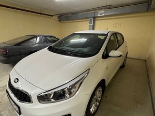 2016 Kia Ceed II Рестайлинг, белый, 1700000 рублей, вид 1