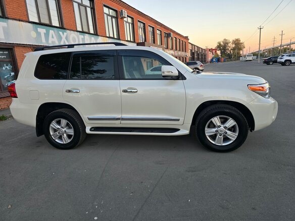 2015 Toyota Land Cruiser 200 Series Рестайлинг 1, белый - вид 11