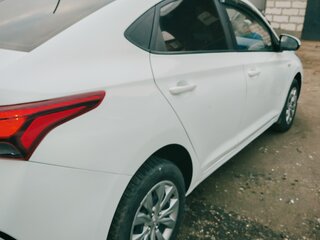 2020 Hyundai Solaris II Рестайлинг, белый, 1400000 рублей, вид 4