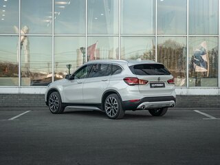 2020 BMW X1 20i xDrive II (F48) Рестайлинг, белый, 3755000 рублей, вид 2