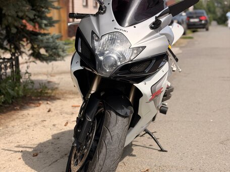 2006 Suzuki GSX-R 600, серебристый, 600000 рублей, вид 1