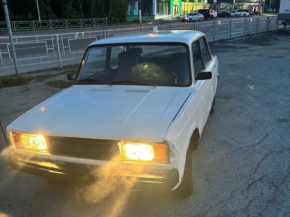 1989 Lada (ВАЗ) 2105, белый