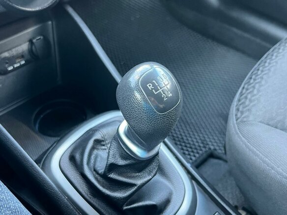 2013 Kia Rio 5-speed III, синий, 800000 рублей - вид 11