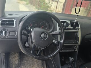 2018 Volkswagen Polo V Рестайлинг, белый, 1300000 рублей, вид 3