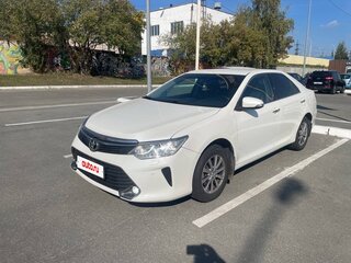 2015 Toyota Camry VII (XV50) Рестайлинг, белый, 2200000 рублей, вид 1