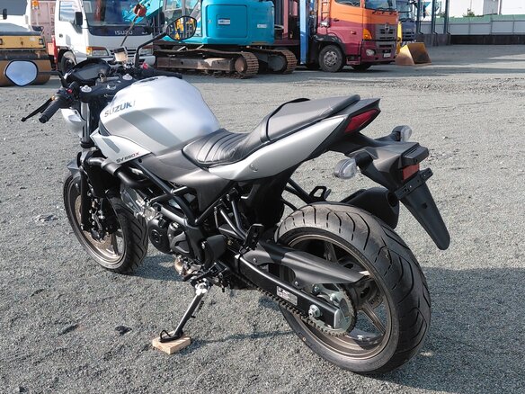 2024 Suzuki SV 650, серебристый, 685000 рублей - вид 4