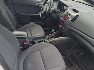 2012 Kia Cerato 6-speed II, белый, 800000 рублей, вид 5