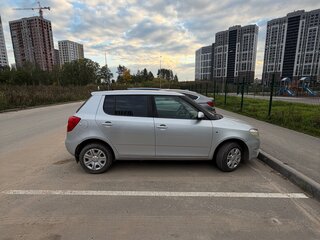 2013 Skoda Fabia II Рестайлинг, серебристый, 500000 рублей, вид 4