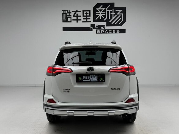 2016 Toyota RAV4 IV (XA40) Рестайлинг, белый - вид 4