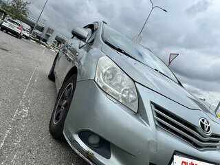 2010 Toyota Verso I, серый, 750000 рублей, вид 3