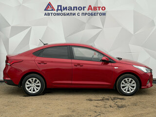 2020 Hyundai Solaris II Рестайлинг, красный, 1369000 рублей, вид 4