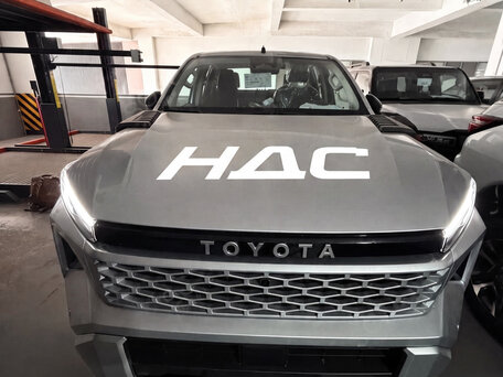 2026 Toyota Hilux IX, серый, 7990000 рублей, вид 1