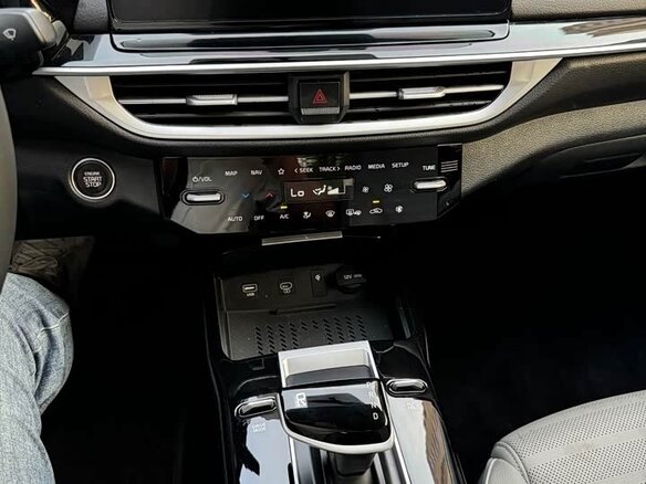 2022 Kia K3 II (China Market) Рестайлинг, белый - вид 11
