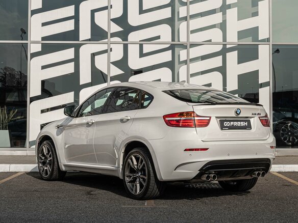 2014 BMW X6 M I (E71) Рестайлинг, белый, 3200000 рублей - вид 1