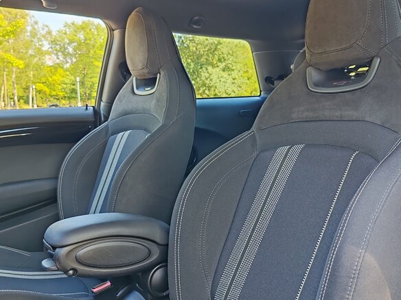 2020 Mini Hatch Cooper III (F55/F56) Рестайлинг, чёрный, 2200000 рублей - вид 21