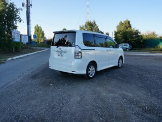 2010 Toyota Voxy II (R70) Рестайлинг, белый, 1500000 рублей, вид 5