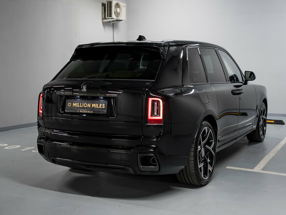 2025 Rolls-Royce Cullinan Black Badge I Рестайлинг (Series II), чёрный, 72000000 рублей - вид 11