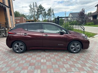 2021 Nissan Leaf II (ZE1), красный, 2080000 рублей, вид 3