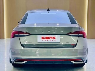 2022 Skoda Octavia IV (A8), золотистый, 1705000 рублей, вид 4