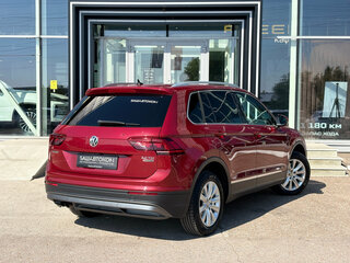 2017 Volkswagen Tiguan II, красный, 1950000 рублей, вид 4