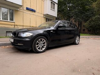 2010 BMW 1 серии 116i I (E81/E82/E87/E88) Рестайлинг, чёрный, 500000 рублей, вид 3