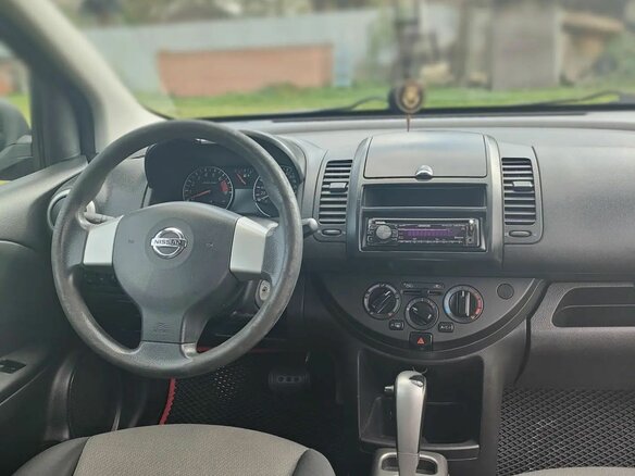 2010 Nissan Note I Рестайлинг, красный, 690000 рублей - вид 5